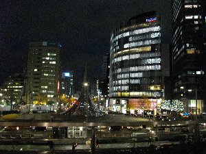 夜に輝く名古屋駅