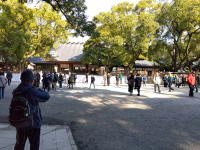 まずは本殿参拝