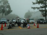 濃霧のロープウェイ駐車場